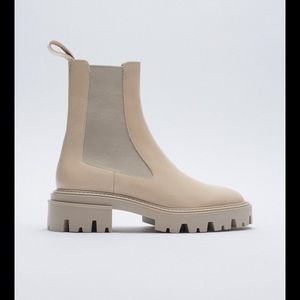 Low Heel Leather Ankle Boots, size 9/40, off-white